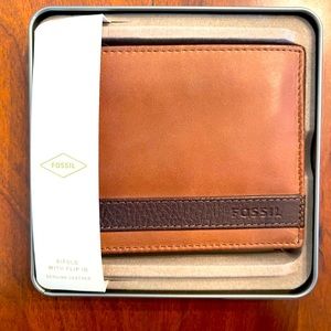 Fossil Men’s tri-fold wallet